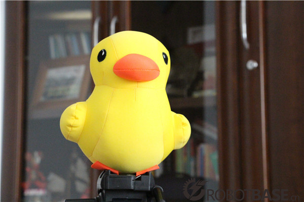 公仔放在三脚架上