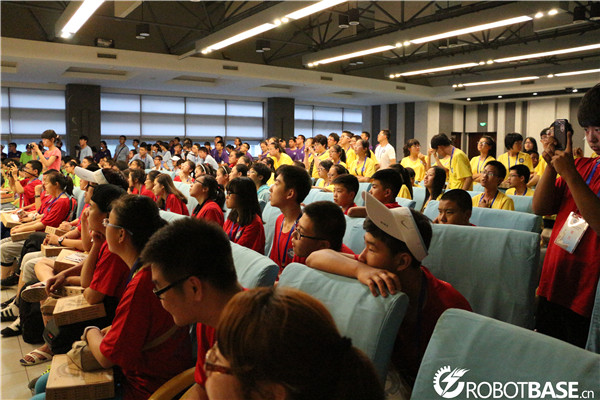 现场同学异常热情