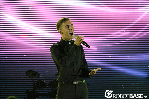 俄罗斯演员激情演唱