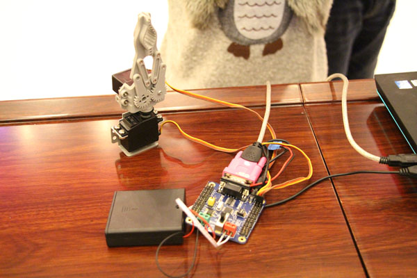 黑龙江省机器人运动发展示脑电波传感器