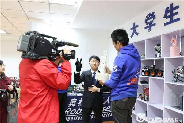 黑龙江电视台对于欣龙进行采访